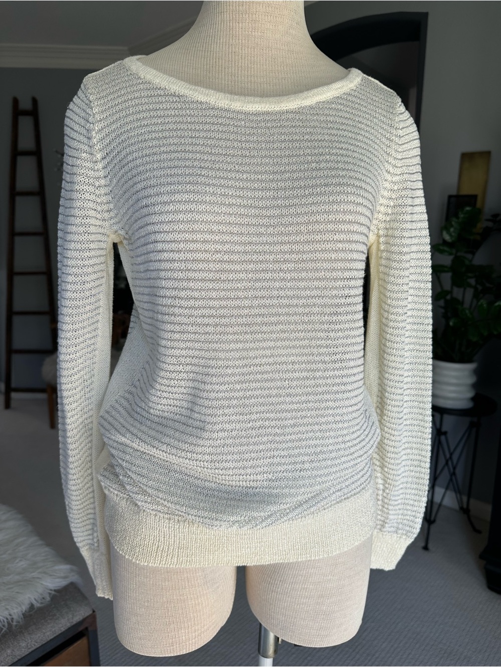 Banana Republic Sweater Heritage Collection Silver & Cream size Medium
